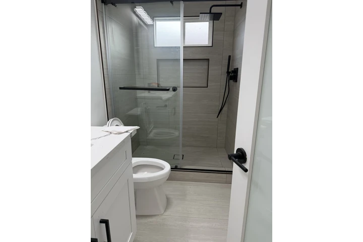 $1300 : Cuarto en renta image 2