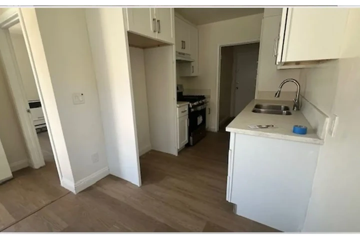 $1000 : Beautiful House image 5