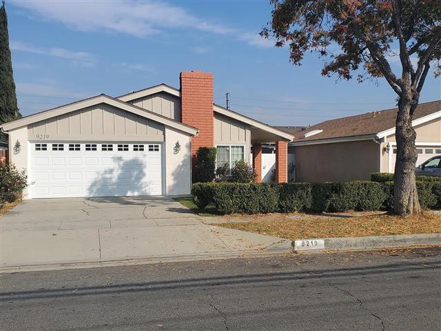 $2700 : House in Downey image 1