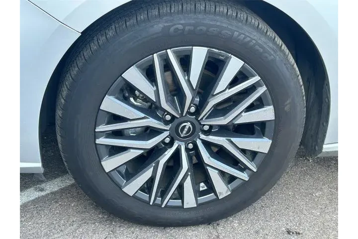 $16799 : Nissan Altima 2024 2.5 SV 4d image 6