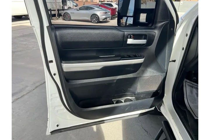 2018 Tundra SR5 5.7L V8 FFV C image 10