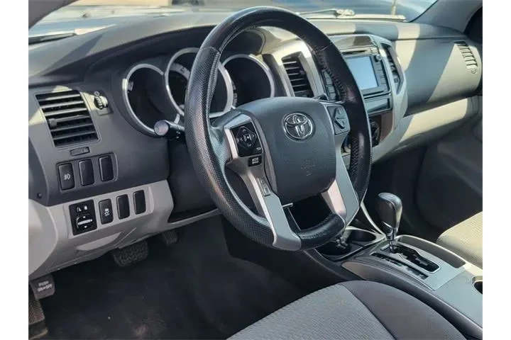 $25977 : Toyota Tacoma 2015 4x2 PreRu image 7