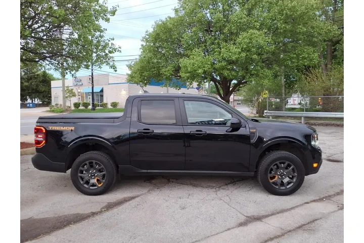 $32987 : Ford Maverick 2023 AWD XLT 4 image 2