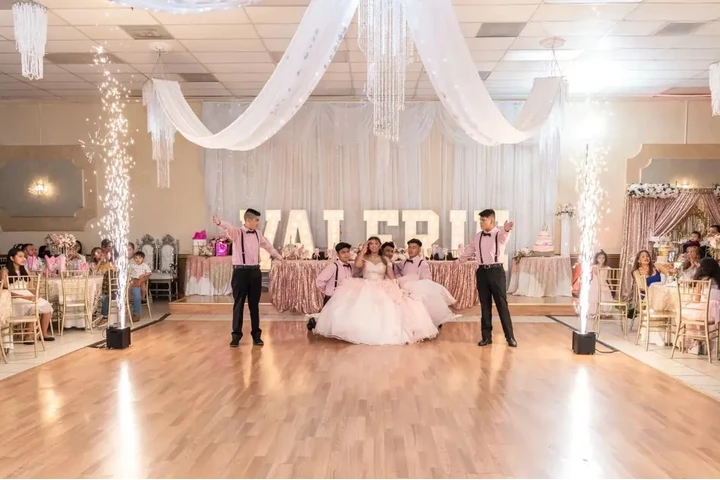 BONITO SALON EN VAN NUYS image 3