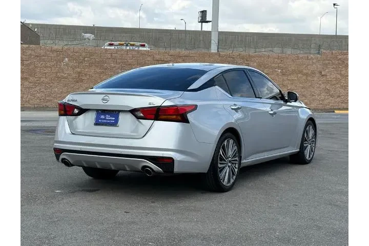$20489 : Nissan Altima 2023 2.5 SL 4d image 4