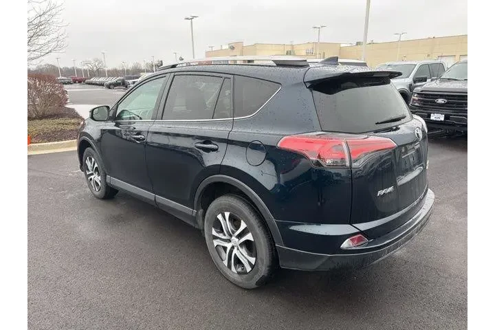 $18000 : Toyota RAV4 2017 AWD LE 4dr image 4