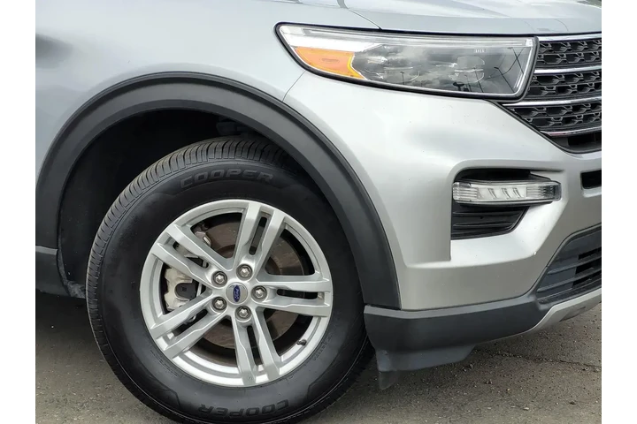 $28488 : Ford Explorer 2023 AWD XLT 4 image 4