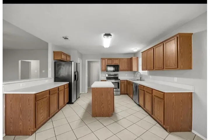 $2600 : Renta  casa image 2