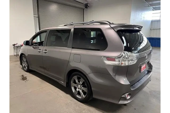 $13922 : Toyota Sienna 2015 image 5