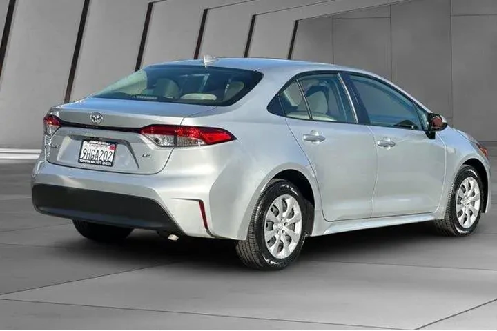 $20000 : Toyota Corolla 2023 LE 4dr S image 4