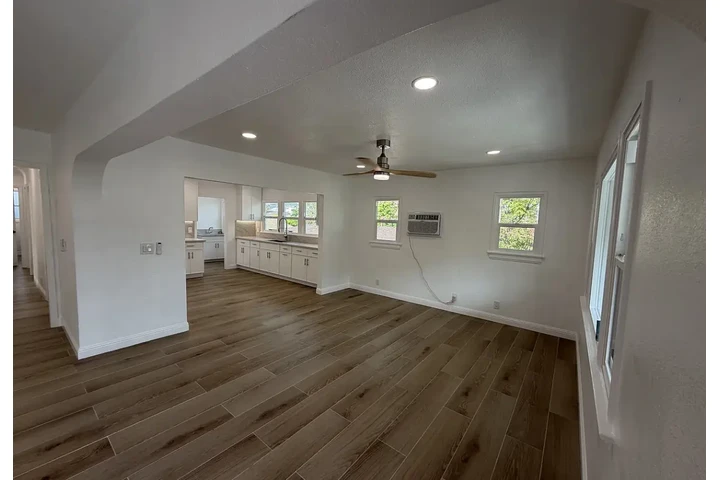 $1050 : remodeled Charming home image 2
