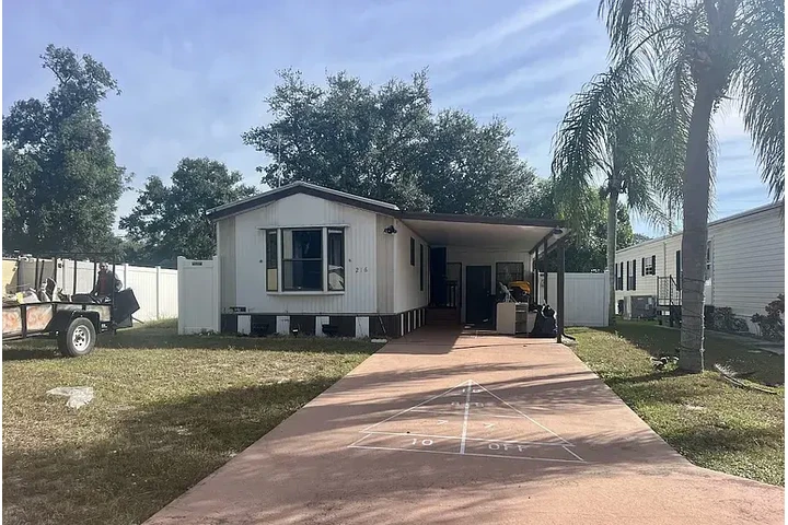 $900 : HOUSE AVAILABLE AVON PARK FL image 3