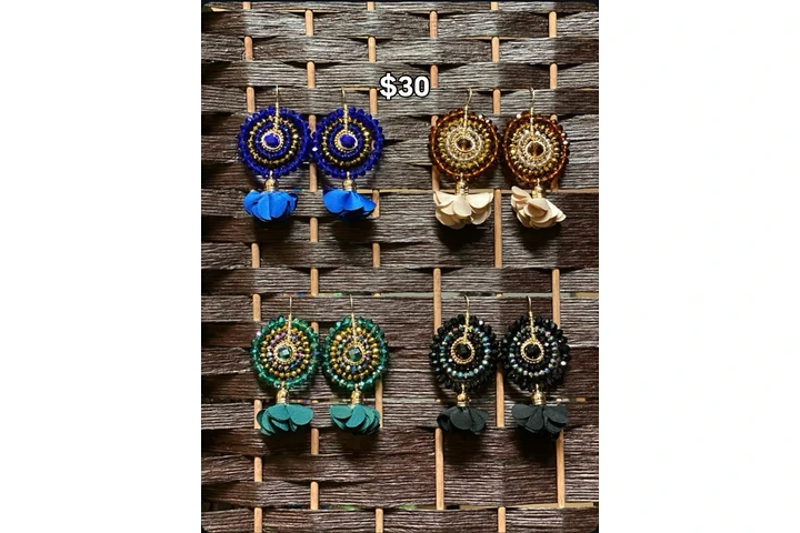 $111 : Ropa artesanal image 1