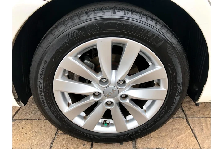 $7990 : 2014 Forte EX image 9