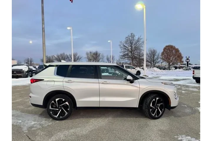 $23864 : Mitsubishi Outlander 2024 SE image 7