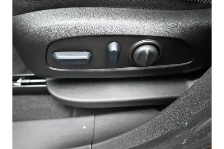 $30591 : GMC Terrain 2023 AWD Denali image 9