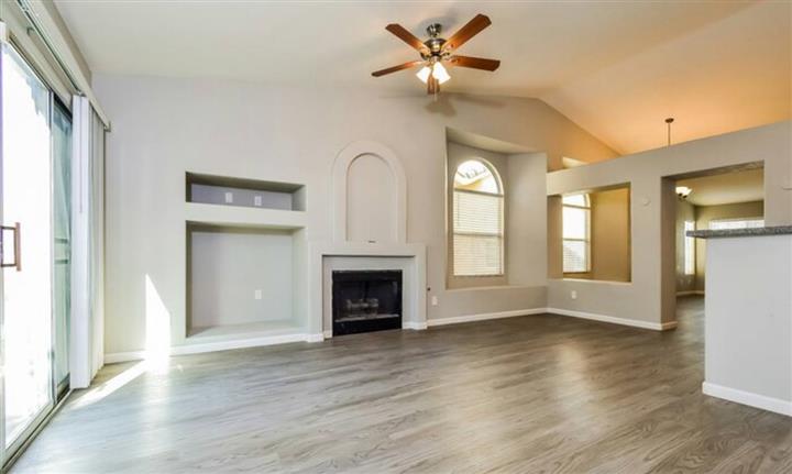 $1685 : Completely remodeled image 2