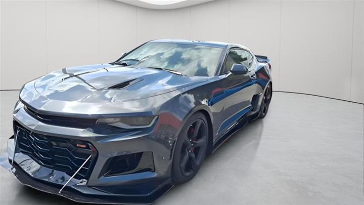 $29977 : 2017 Camaro SS image 4