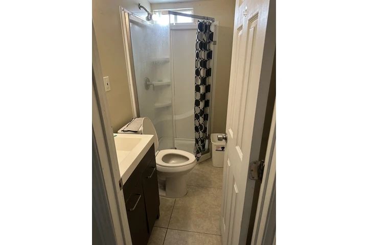 $1800 : Se renta cuarto south el monte image 4