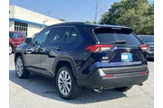 $29879 : Toyota RAV4 2022 XLE Premium thumbnail