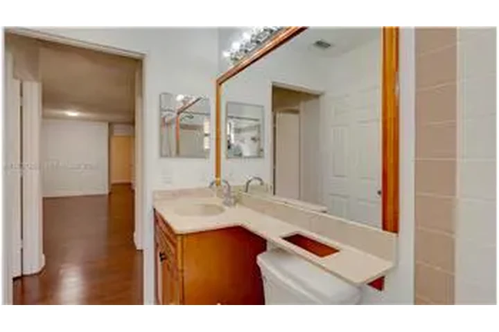 $2425 : Rental property with 3 bedro image 6