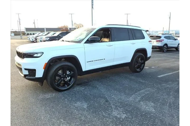 $29823 : Jeep Grand Cherokee L 2023 4 image 3