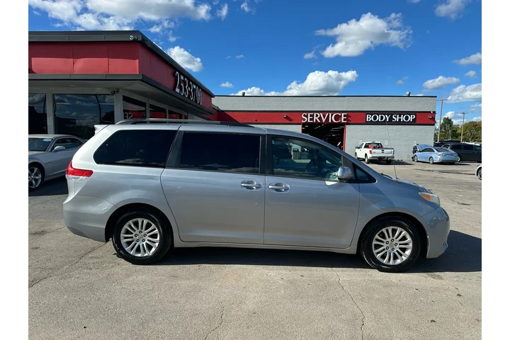 $6980 : 2013 Sienna 5dr 7-Pass Van V6 image 1