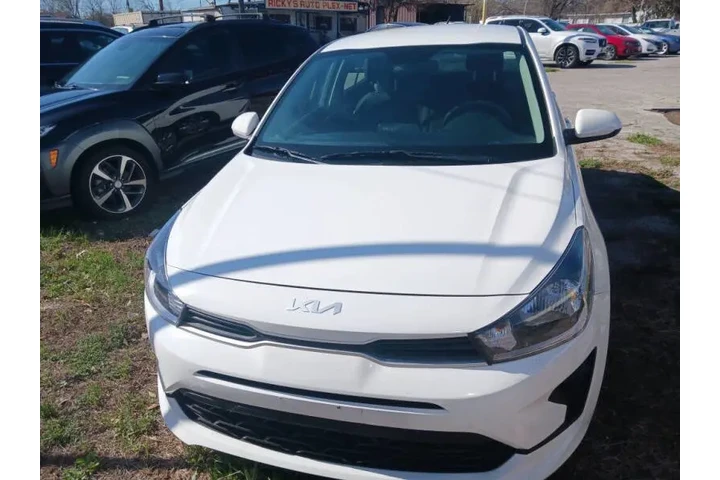 $10900 : 2022 Rio S image 2