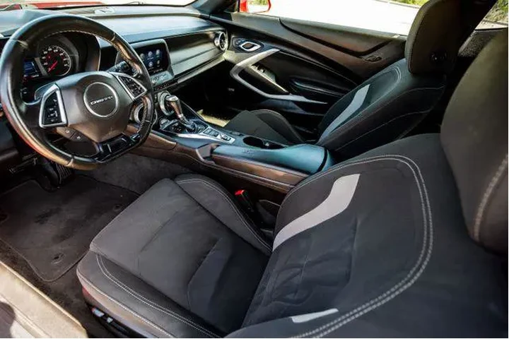 $18247 : Chevrolet Camaro 2020 LS 2dr image 5