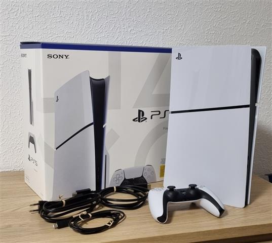 $300 : PlayStation 5 (versión delgada image 1