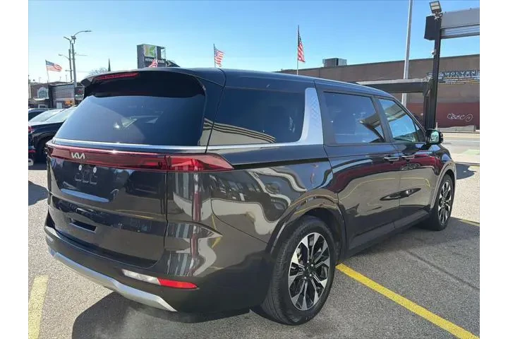 $32990 : Kia Carnival 2023 EX 4dr Min image 6