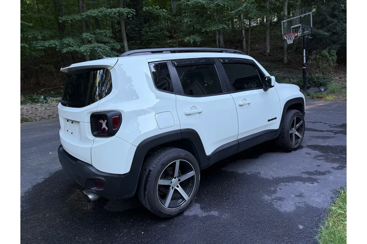 $5500 : 2016 Renegade Latitude 4x4 image 4