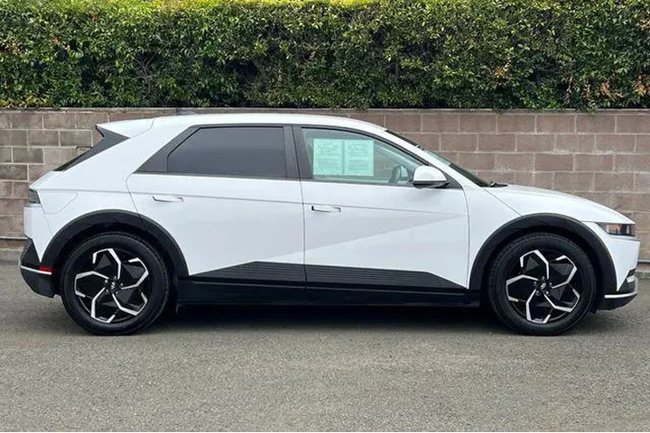 $21990 : Hyundai IONIQ 5 2023 SE 4dr image 6