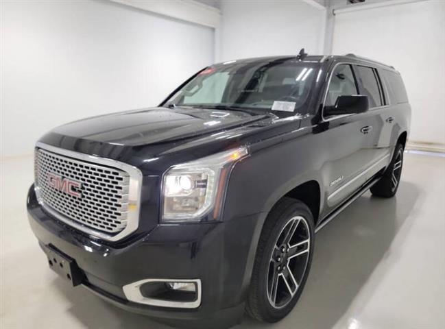 2017 GMC Yukon XL Denali image 2