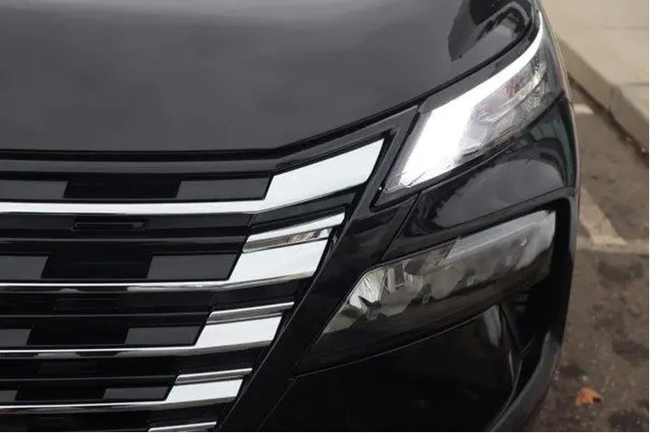 $23644 : Nissan Rogue 2025 AWD SV 4dr image 10