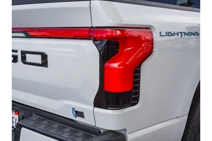 $39992 : Ford F-150 Lightning 2023 AW image 8