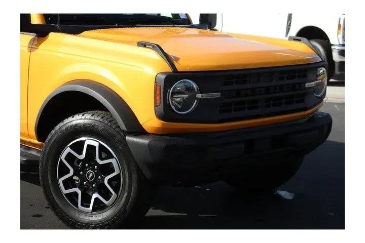 $33394 : Ford Bronco 2022 4x4 Base 2d image 2