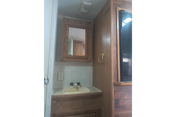 $950 : TRAILER FOR RENT image 3