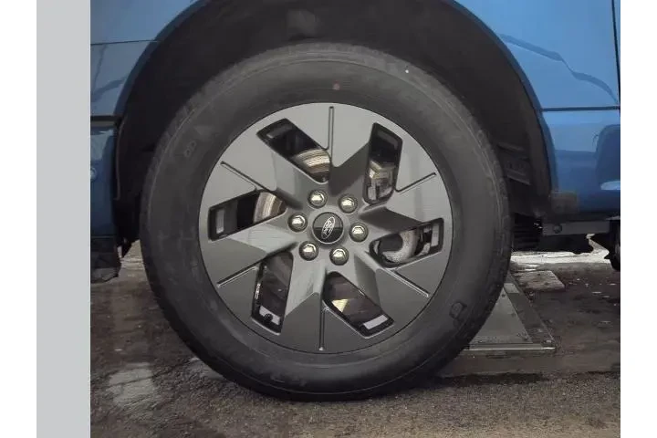 $37999 : Ford F-150 Lightning 2022 AW image 9