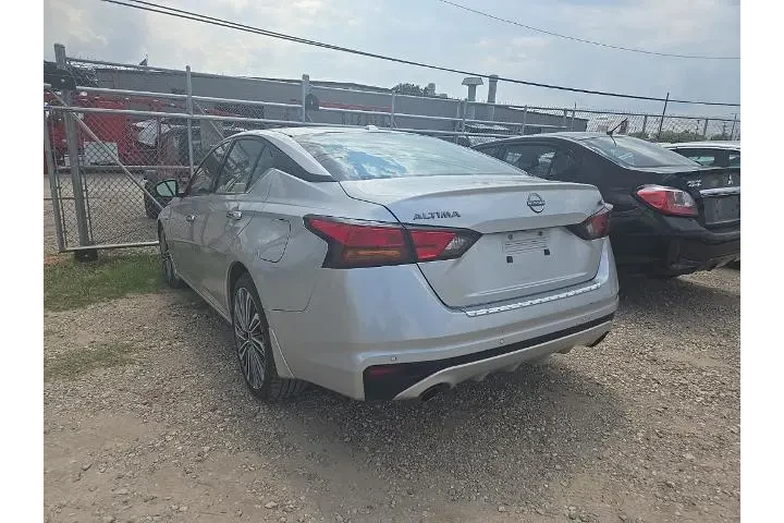 $20247 : Nissan Altima 2023 2.5 SL 4d image 3