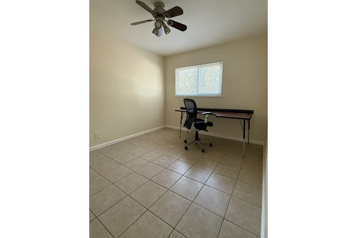 $1200 : Riverside Rental 🏠 image 7
