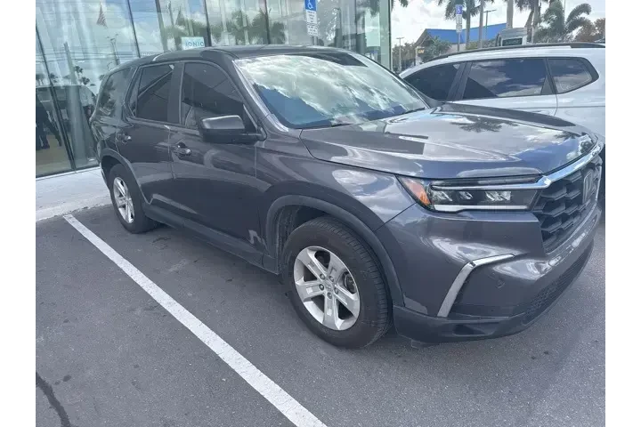 $28363 : Honda Pilot 2023 LX 4dr SUV image 3