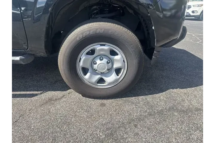 $27990 : Toyota Tacoma 2022 4x2 SR5 4 image 9