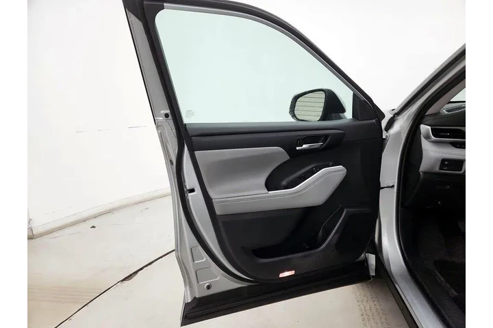 $37998 : Toyota Highlander 2022 AWD X image 5