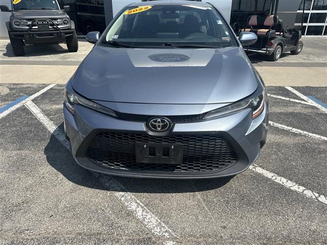 $20999 : 2022 Corolla LE Sedan I-4 cyl image 2