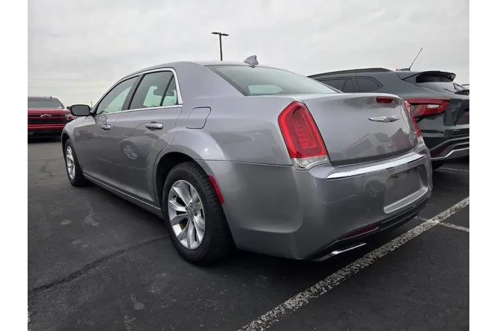 $16991 : Chrysler 300 2016 Limited 4d image 3