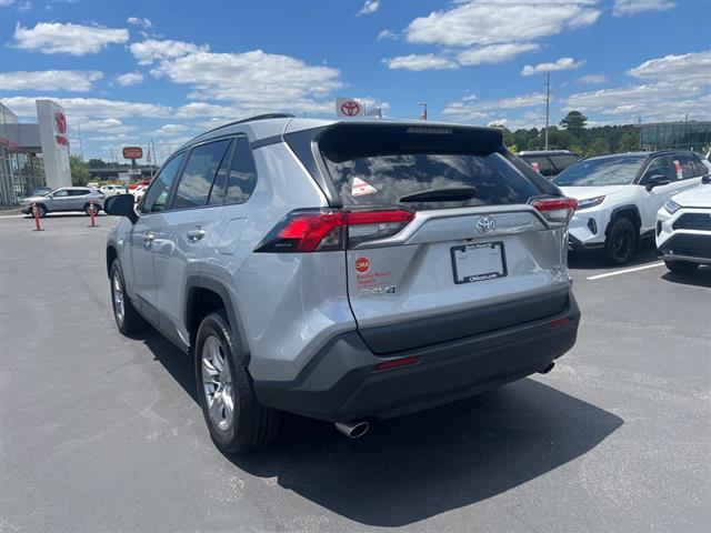 $25890 : PRE-OWNED 2022 TOYOTA RAV4 XLE image 5