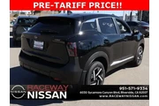 $22501 : Nissan Kicks 2025 SV 4dr Cro thumbnail