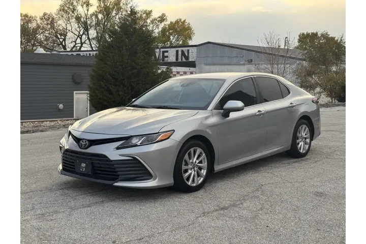 $15450 : 2021 Camry LE image 2