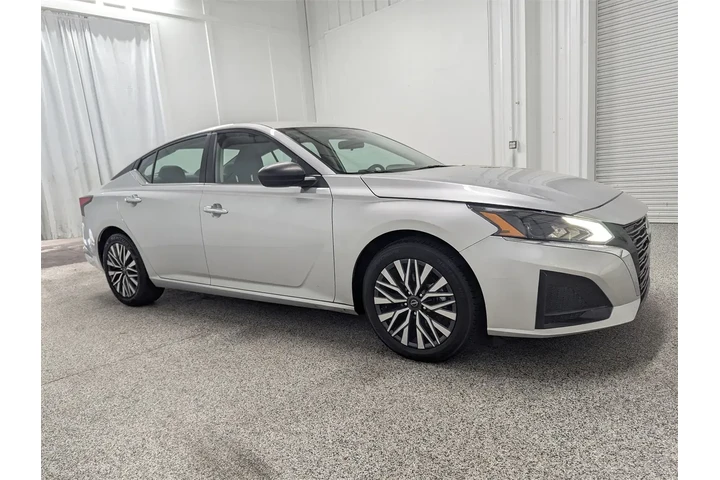 $21997 : Nissan Altima 2024 2.5 SV 4d image 2